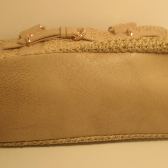Dana Buchman Beige Straw and Faux Leather Handbag - Picture 8 of 8